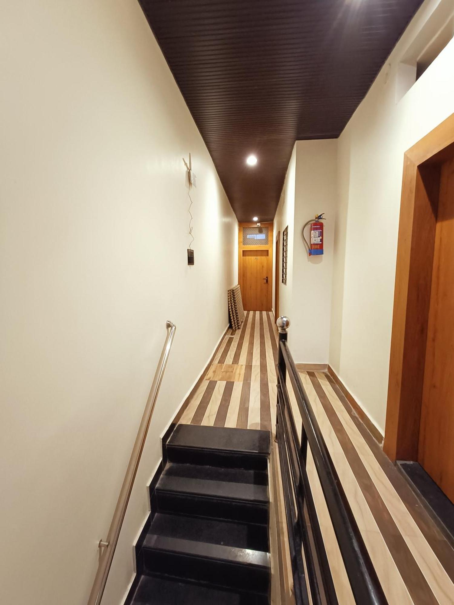 Hotel Shreem ウッジャイン エクステリア 写真