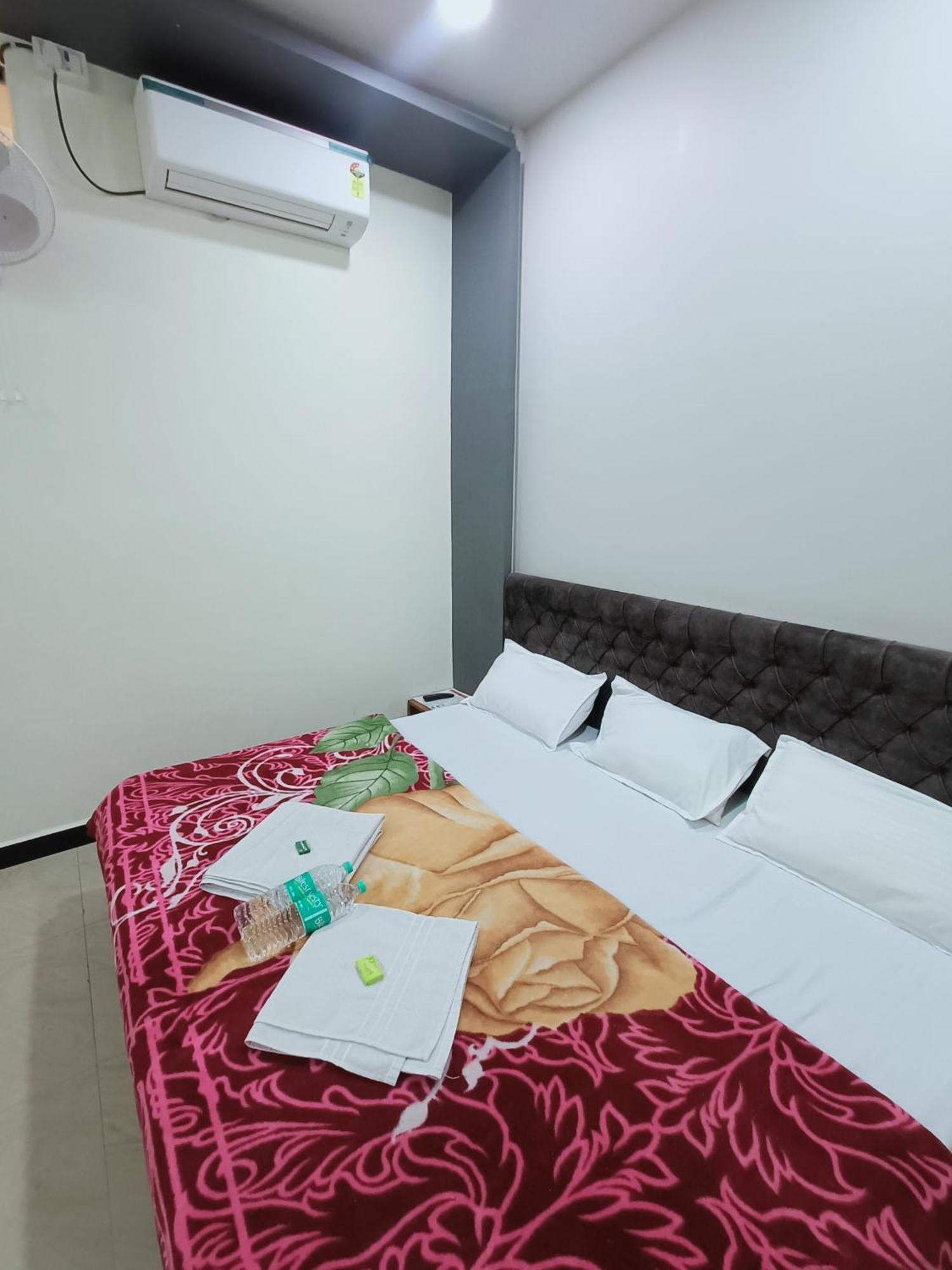 Hotel Shreem ウッジャイン エクステリア 写真
